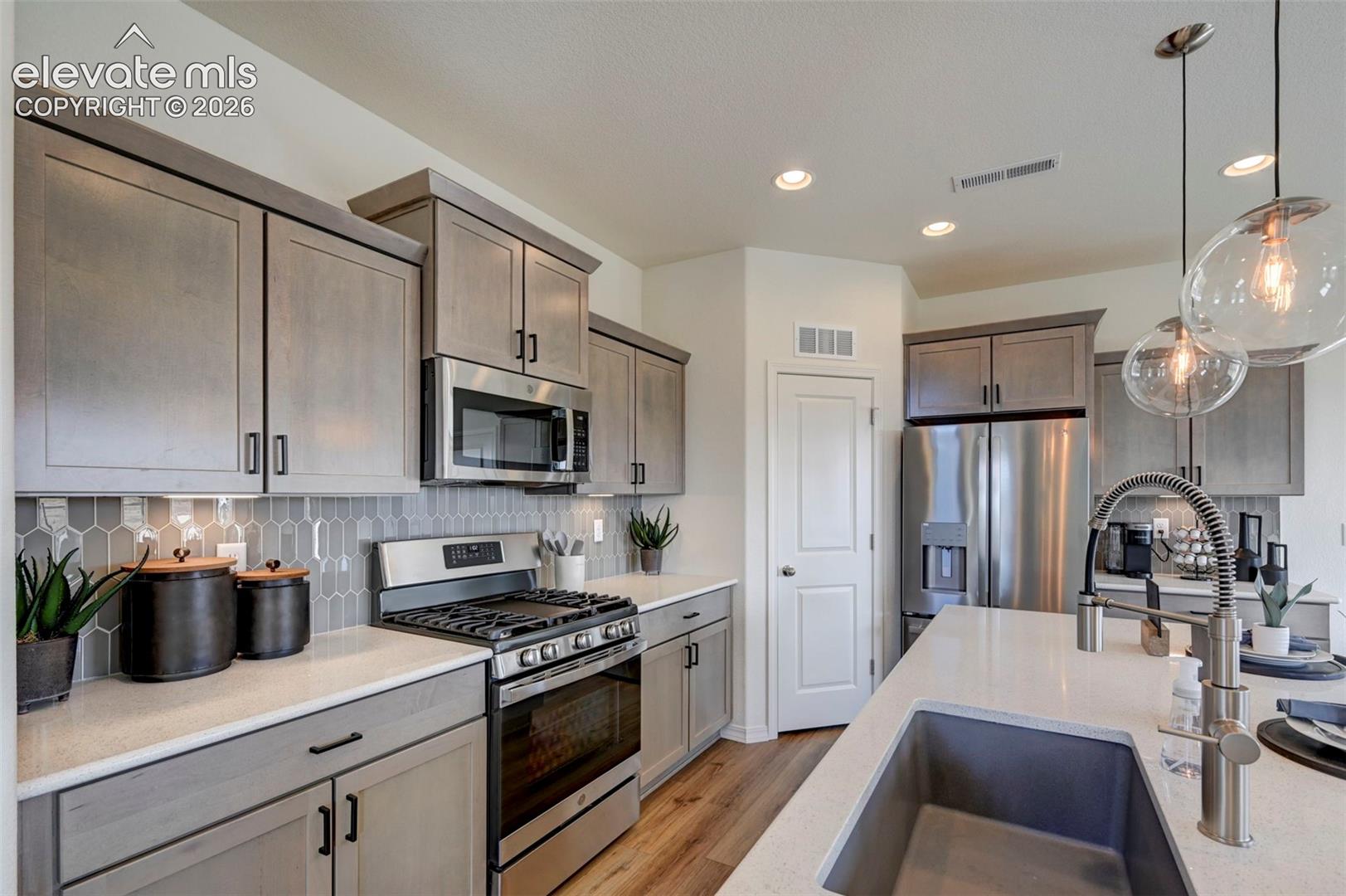 7811 Moore Drive — photo 3