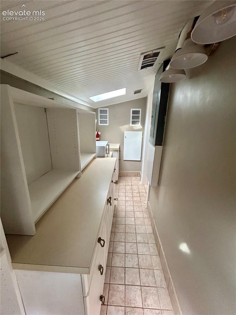 Main House/602: Huge walk-in pantry