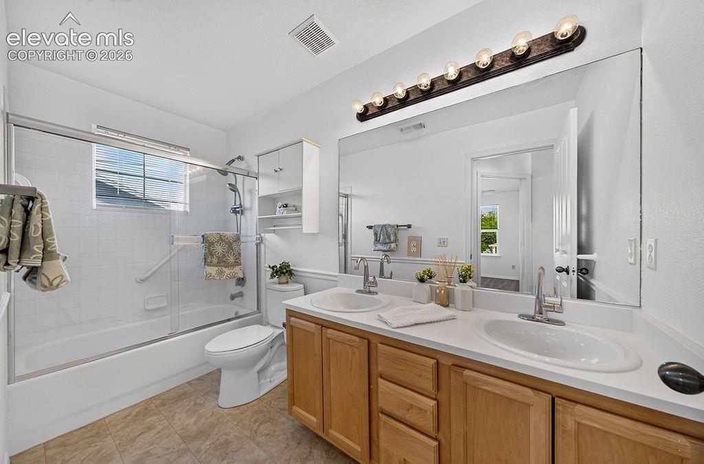 Upper level full bathroom