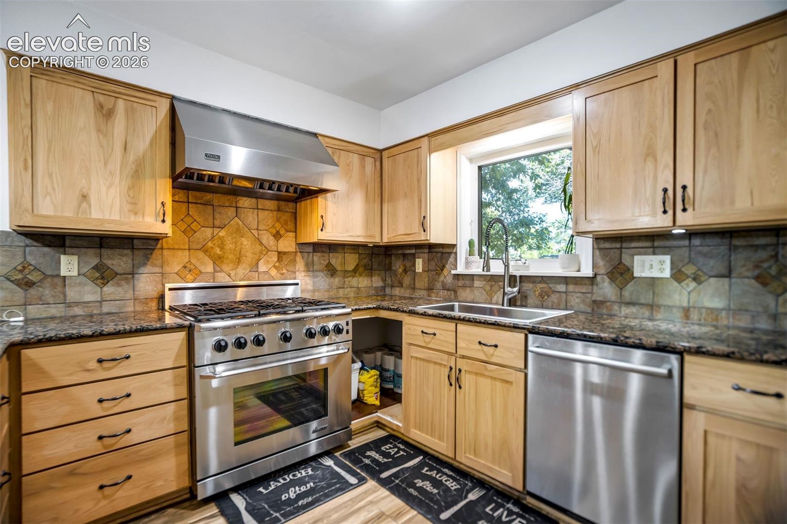 Photo 10 of 33 El Dorado Lane, Colorado Springs