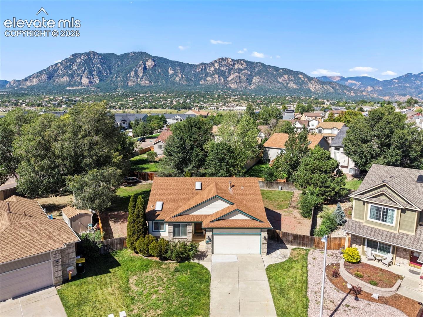 Great cul-de-sac location with a huge back yard!