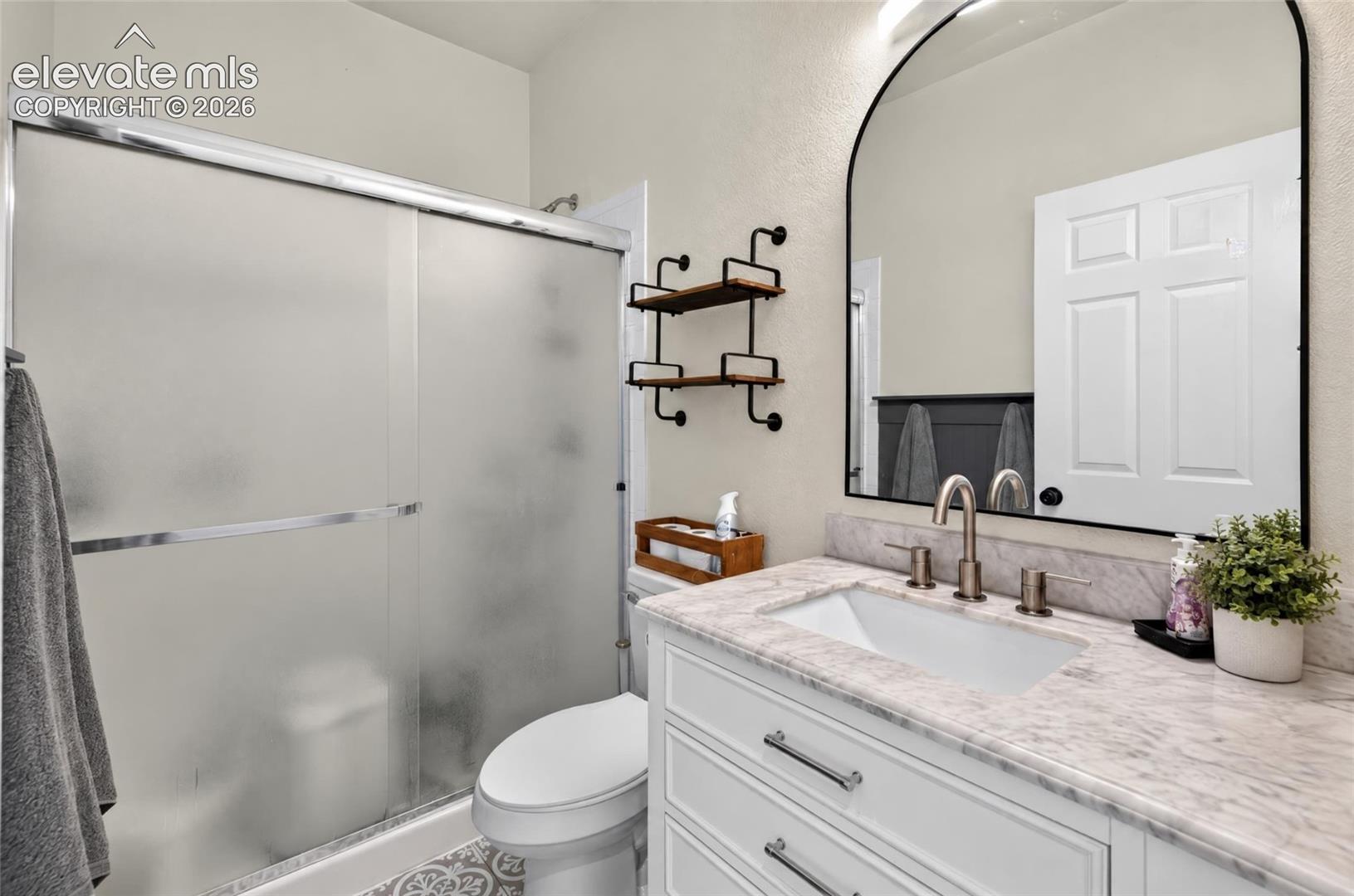 Main level full bath