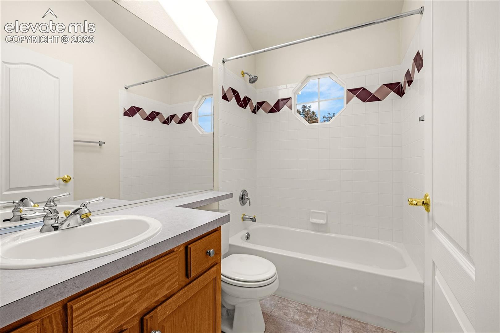 Upstairs full bath in hallway