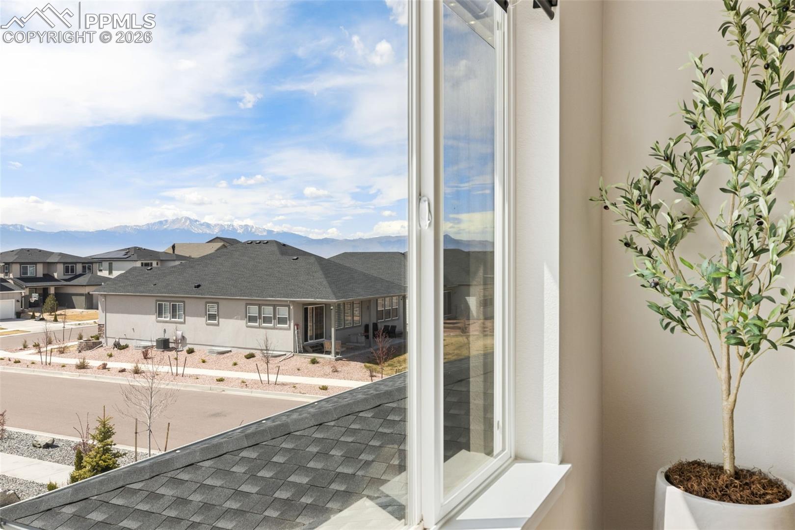 Enjoy your Pikes Peak View from the comfort of your bed!
