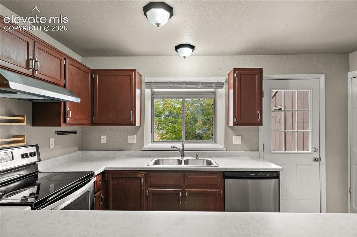 Photo 7 of 6848 Ravencrest Drive, Colorado Springs