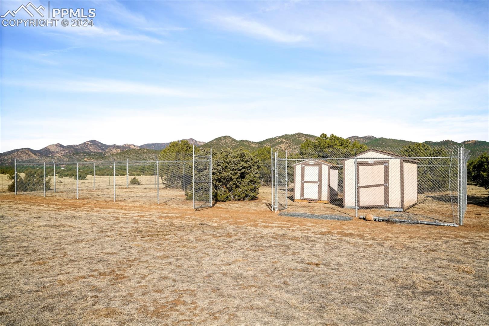 Brand New Calving Enclosure - Predator deterrent!