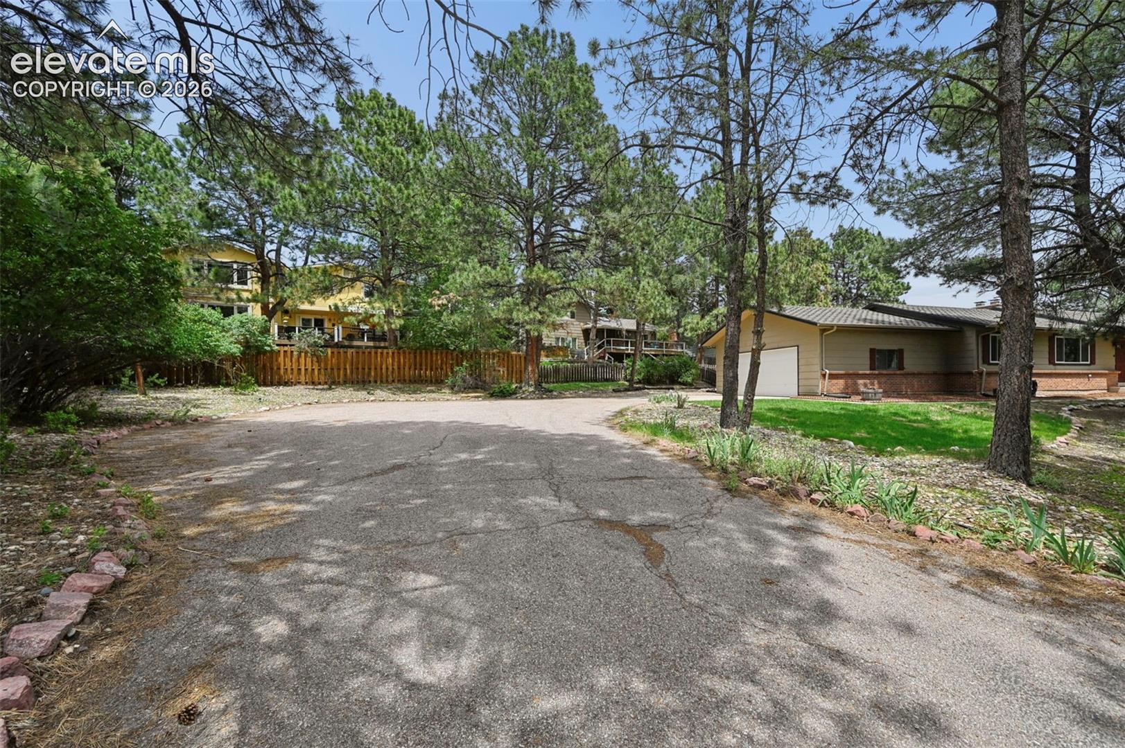 650 Allegheny Dr, Colorado Springs, CO 80919
