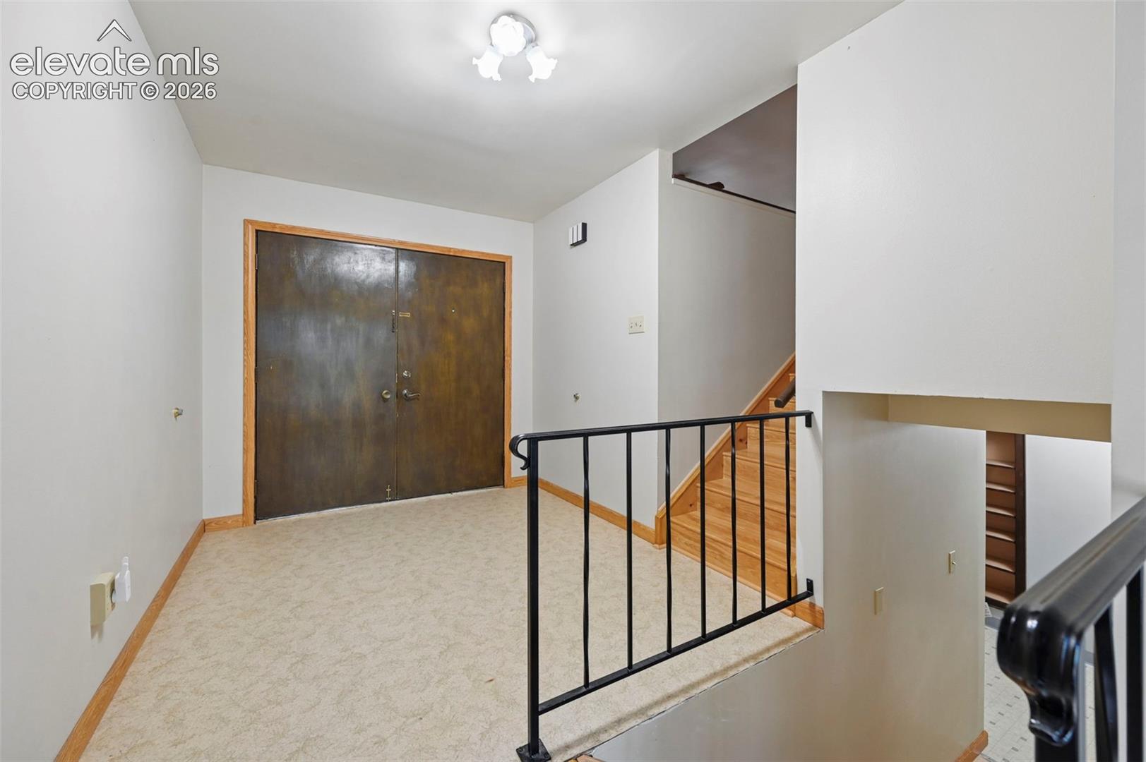 Entryway facing the front door.