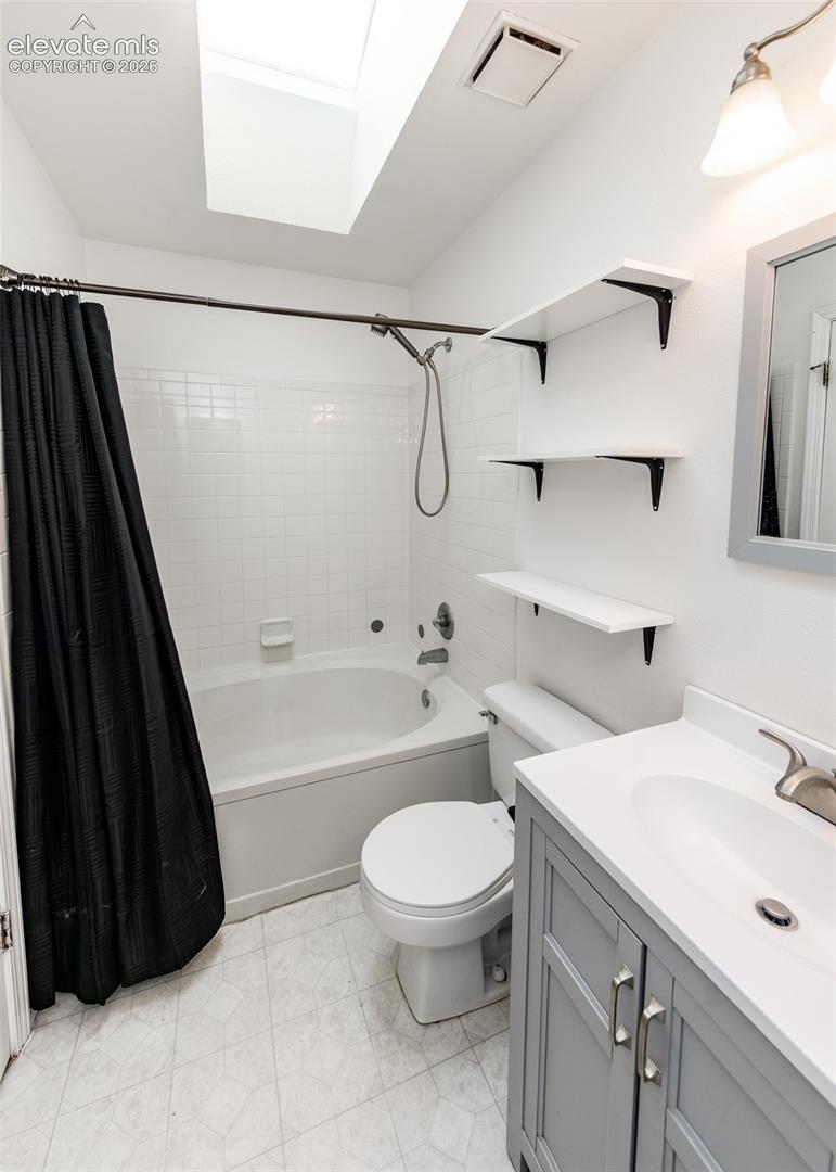 Upper level full bathroom