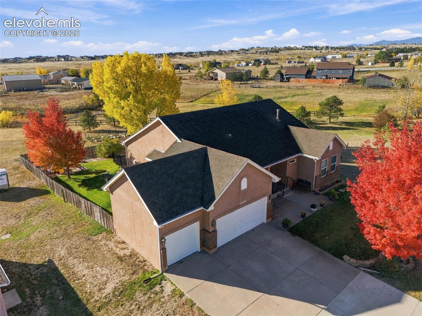 Lovely fall colours, 5 car garages
