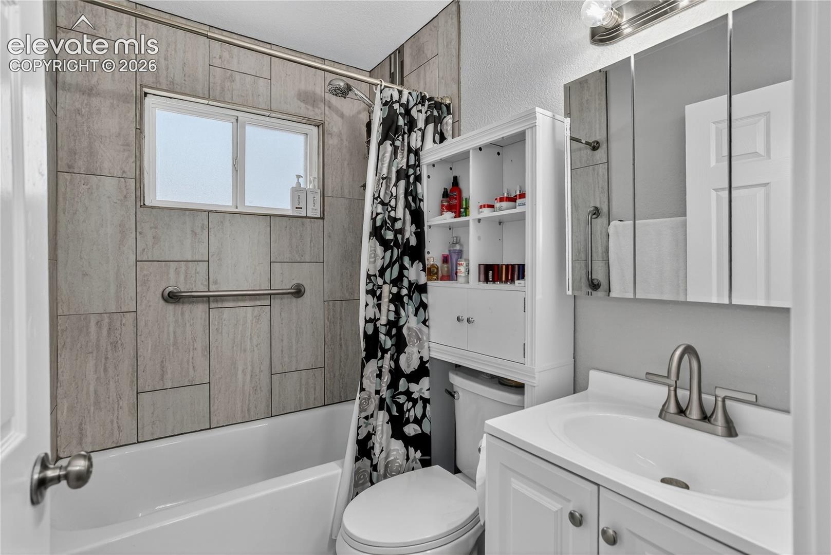 Full bath - upper level