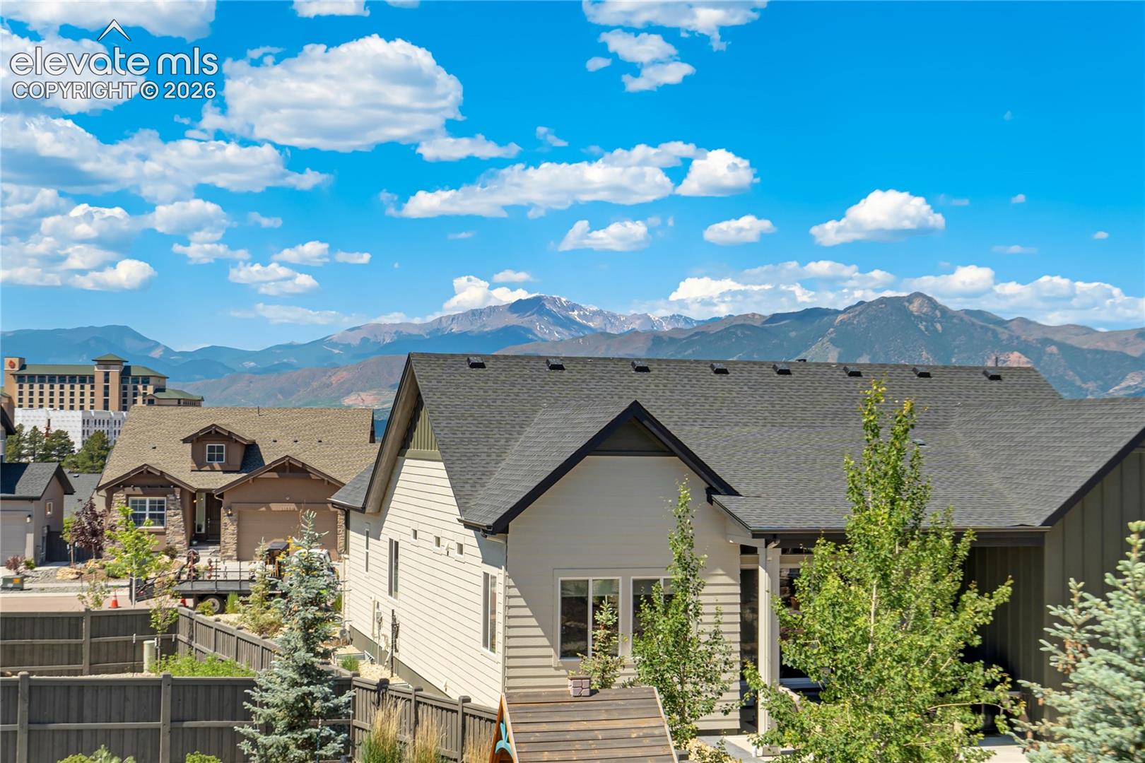 Views Worth Lingering For
Panoramic vistas create a daily reminder of why Colorado is such a special place to call home.