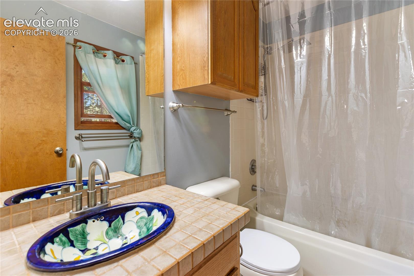 And a full bath ensuite to the Primary