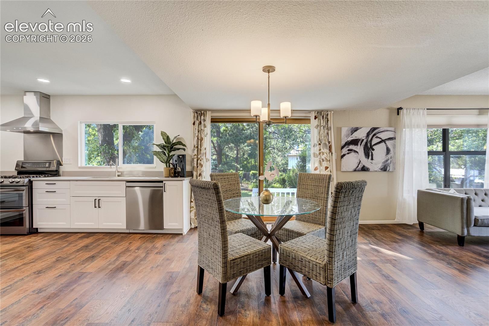Photo 7 of 322 W Cheyenne Mountain Boulevard, Colorado Springs