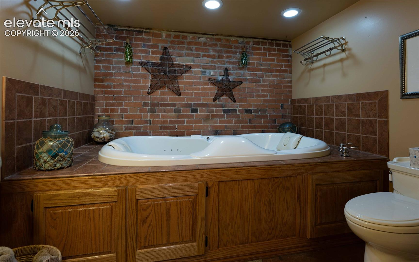 2-person jetted tub for spa-like wellness retreat