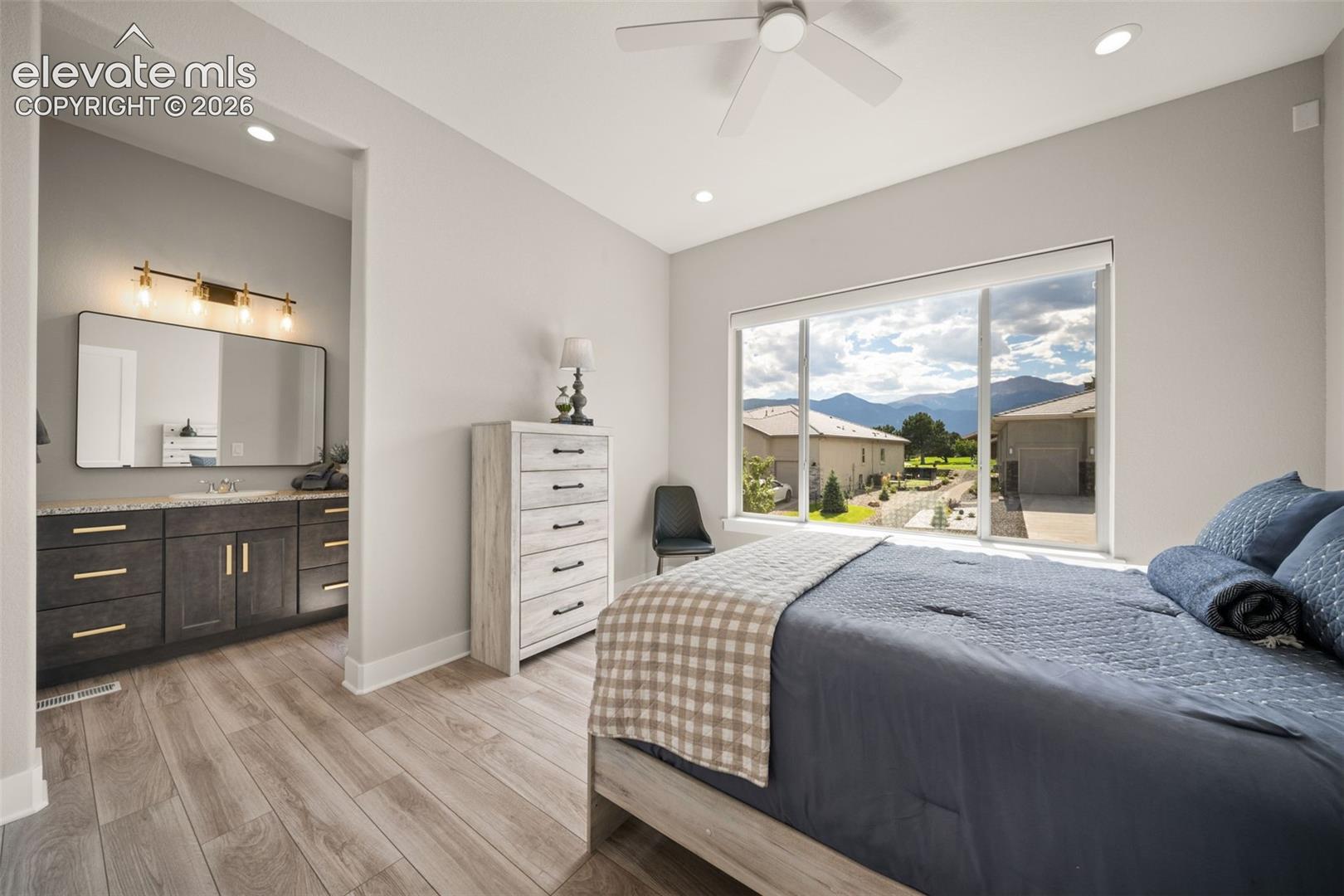 Great Pikes Peak Views, could be amazing office/flex room.
