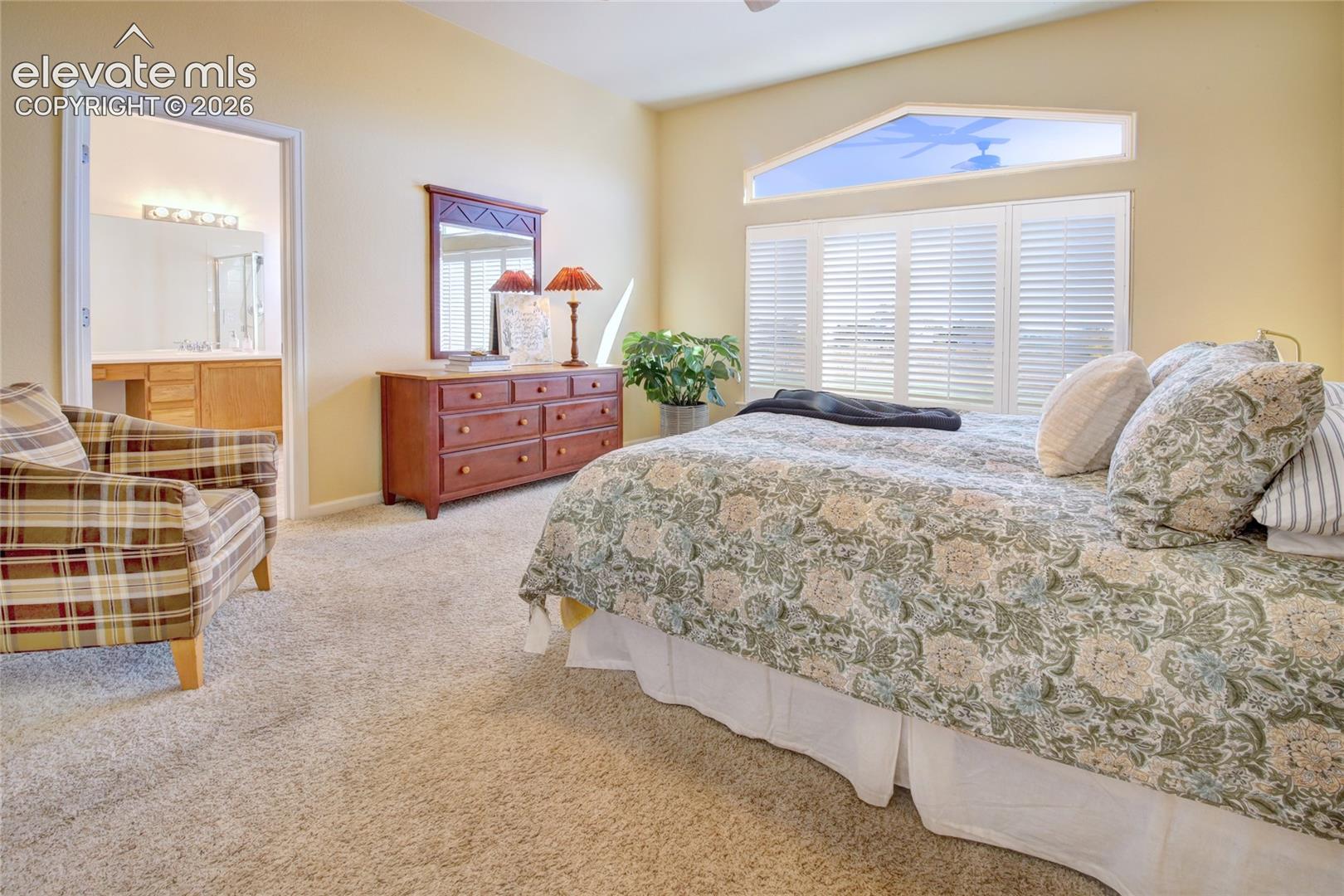 Master bedroom adjoins to bathroom
