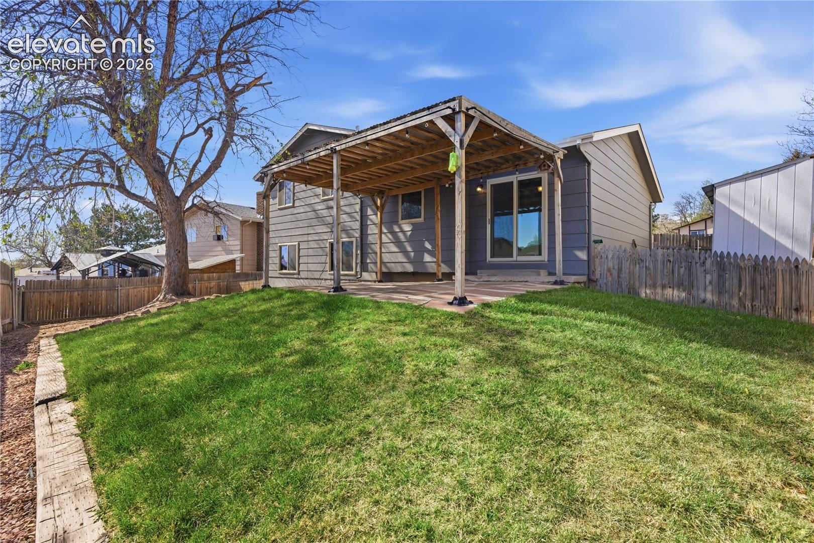 Photo 6 of 912 Amsterdam Drive, Colorado Springs