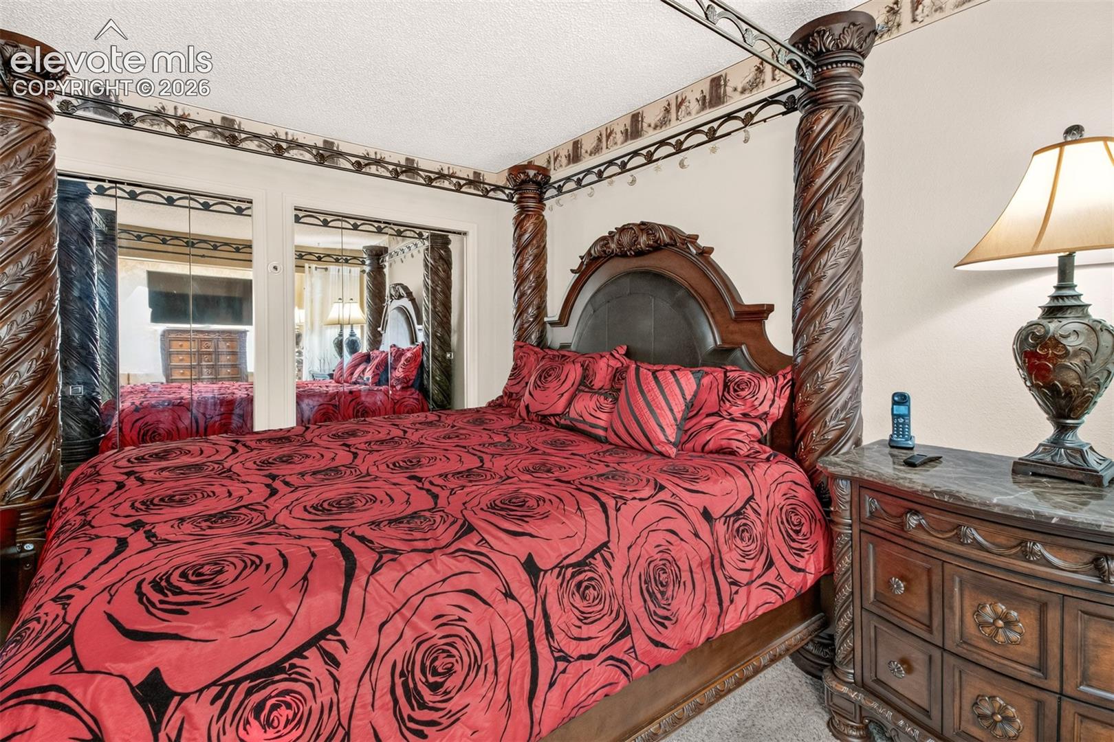 Primary Suite fits large furniture