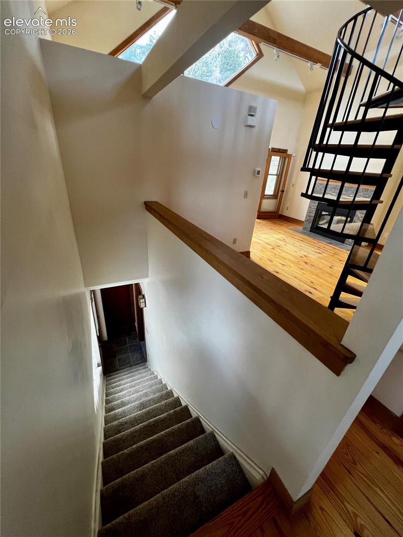Custom Cottage: Entry to the main level