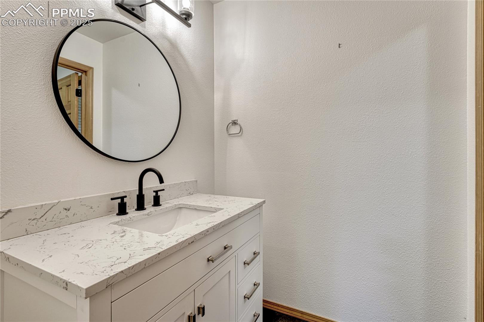 Main Level Guest Full Bath