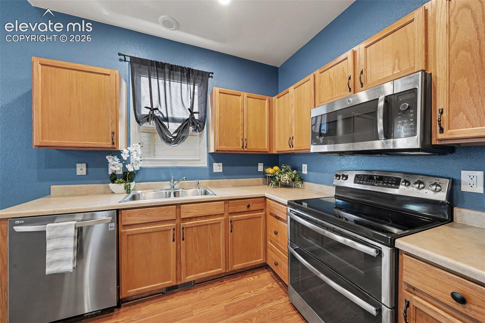 Photo 10 of 11938 Rodez Grove, Peyton
