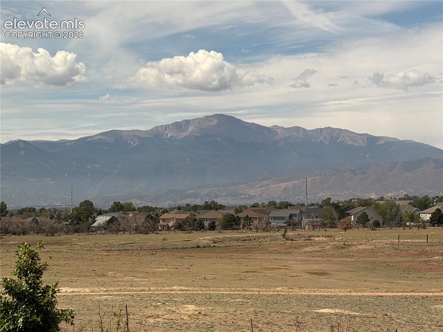 Expansive mountain backdrop with a wide-open foreground