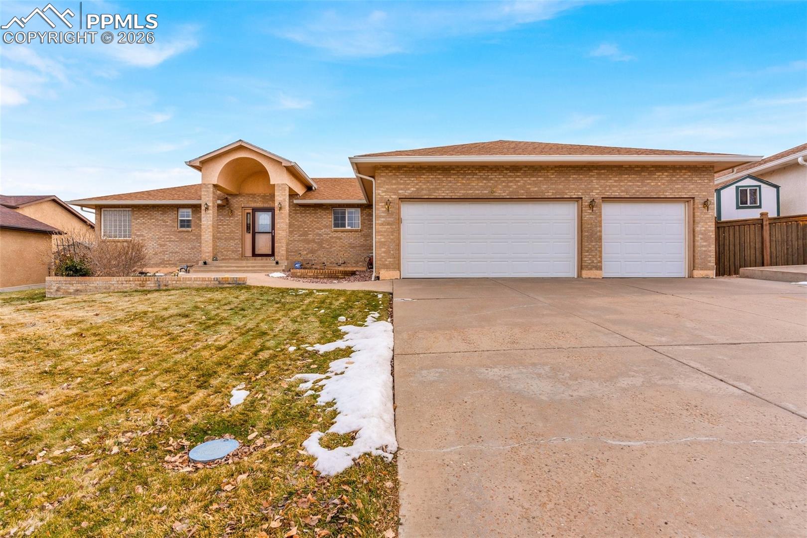 8 Pasadena Dr, Pueblo, CO 81005