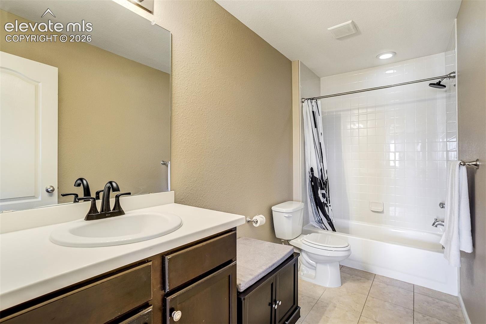 Upper Bathroom 