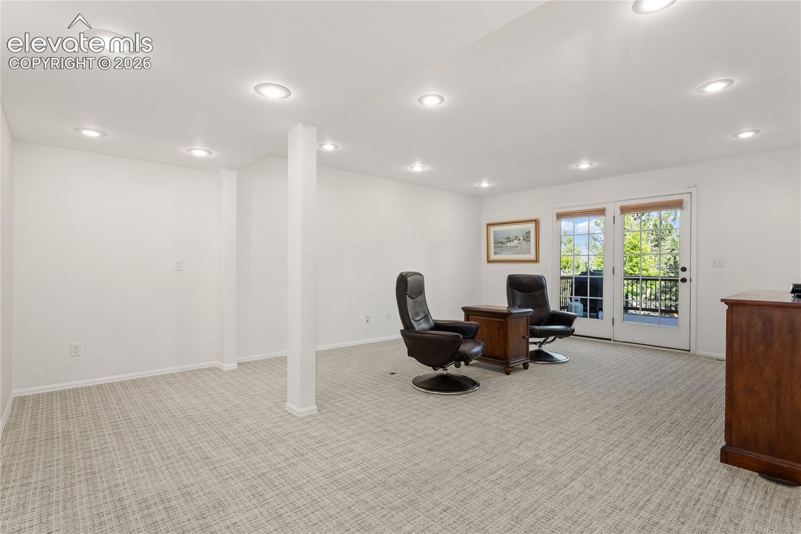 Flex room on main for large primary suite conversion