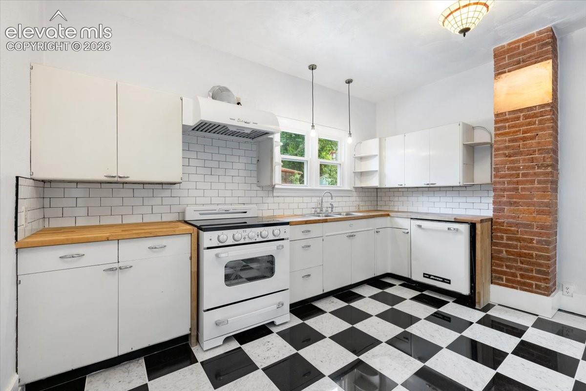 125 Ruxton - refreshed kitchen playing with a 1970s theme
