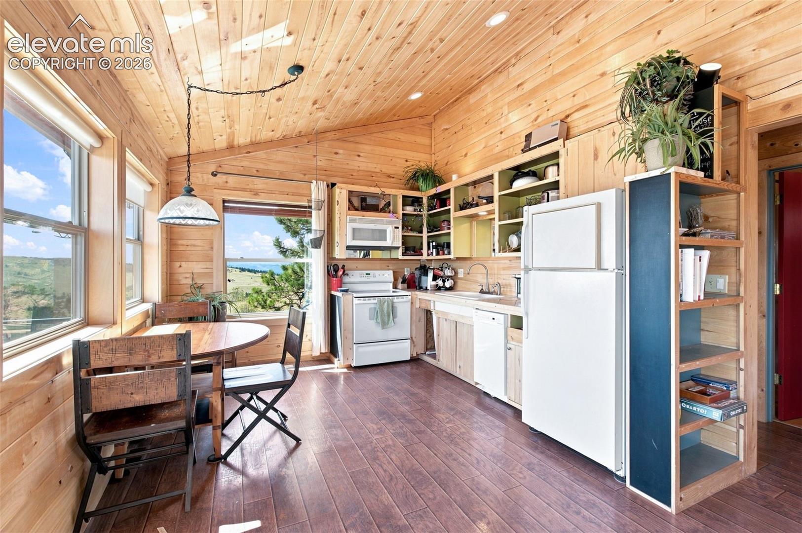 Photo 15 of 800 W Lee Avenue, Victor