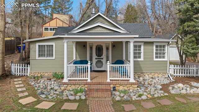 1532 Cheyenne Rd, Colorado Springs, CO 80906