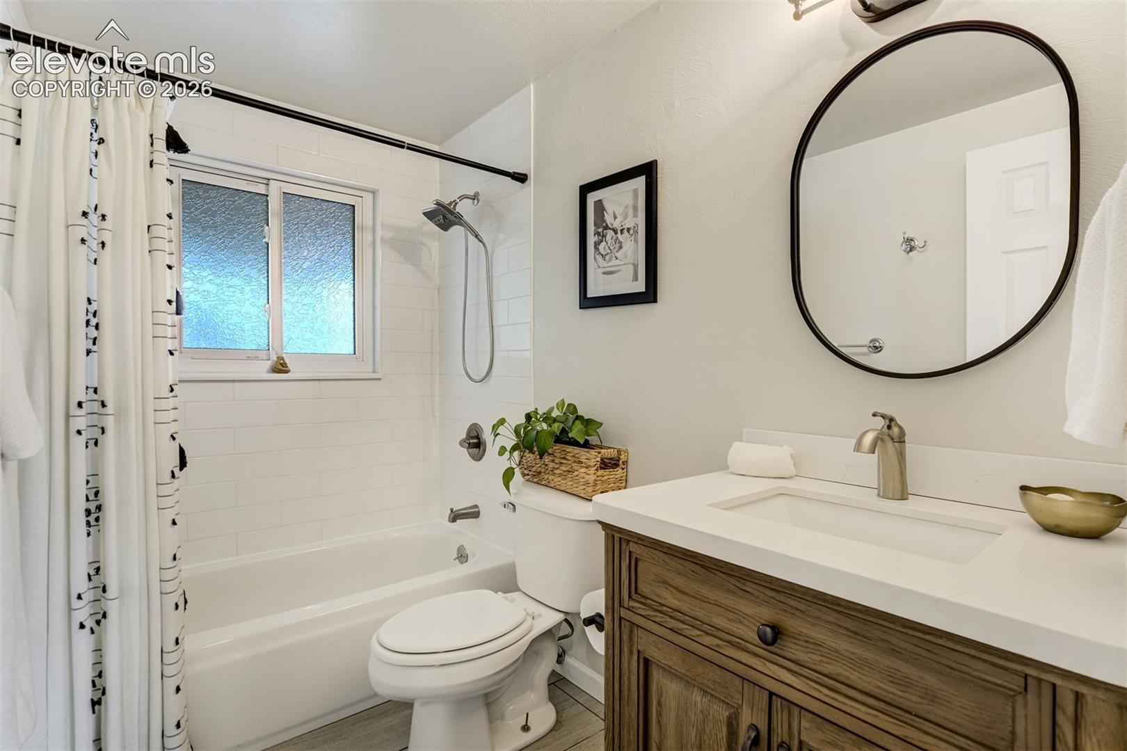 Full bathroom on the upper level.