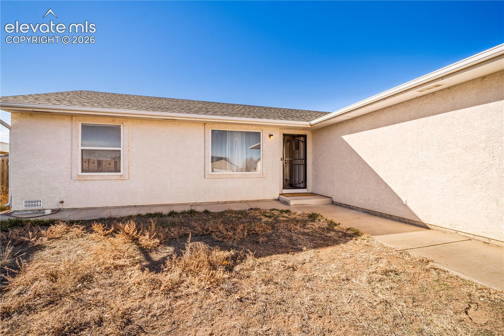 441 S Oak Creek Dr, Pueblo, CO 81007