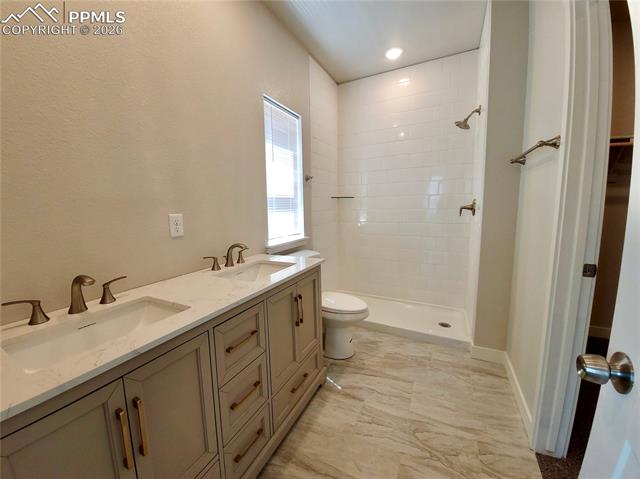 Private ensuite bathroom and walk-in closet