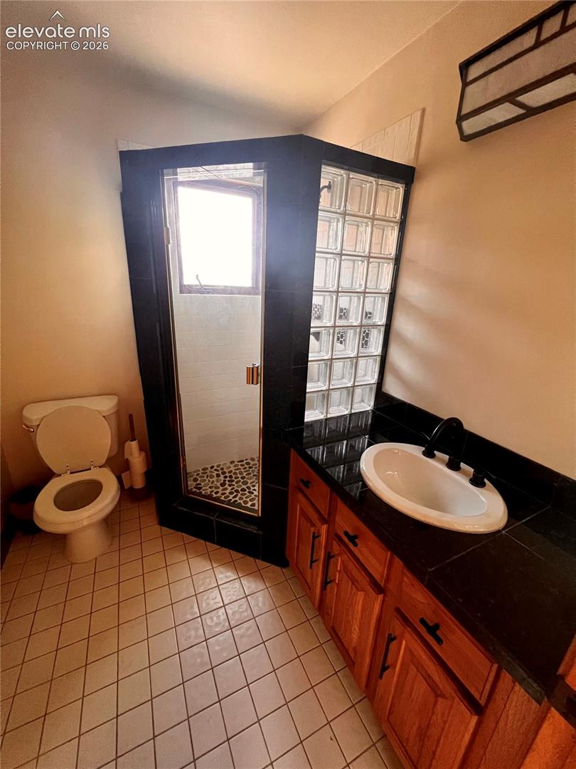 Custom Cottage: 3/4 Bath is right off the main level bedroom