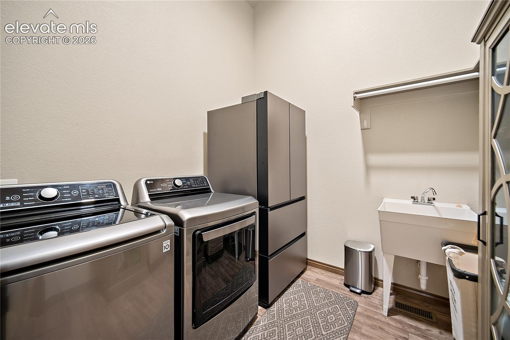 Main level laundry space
