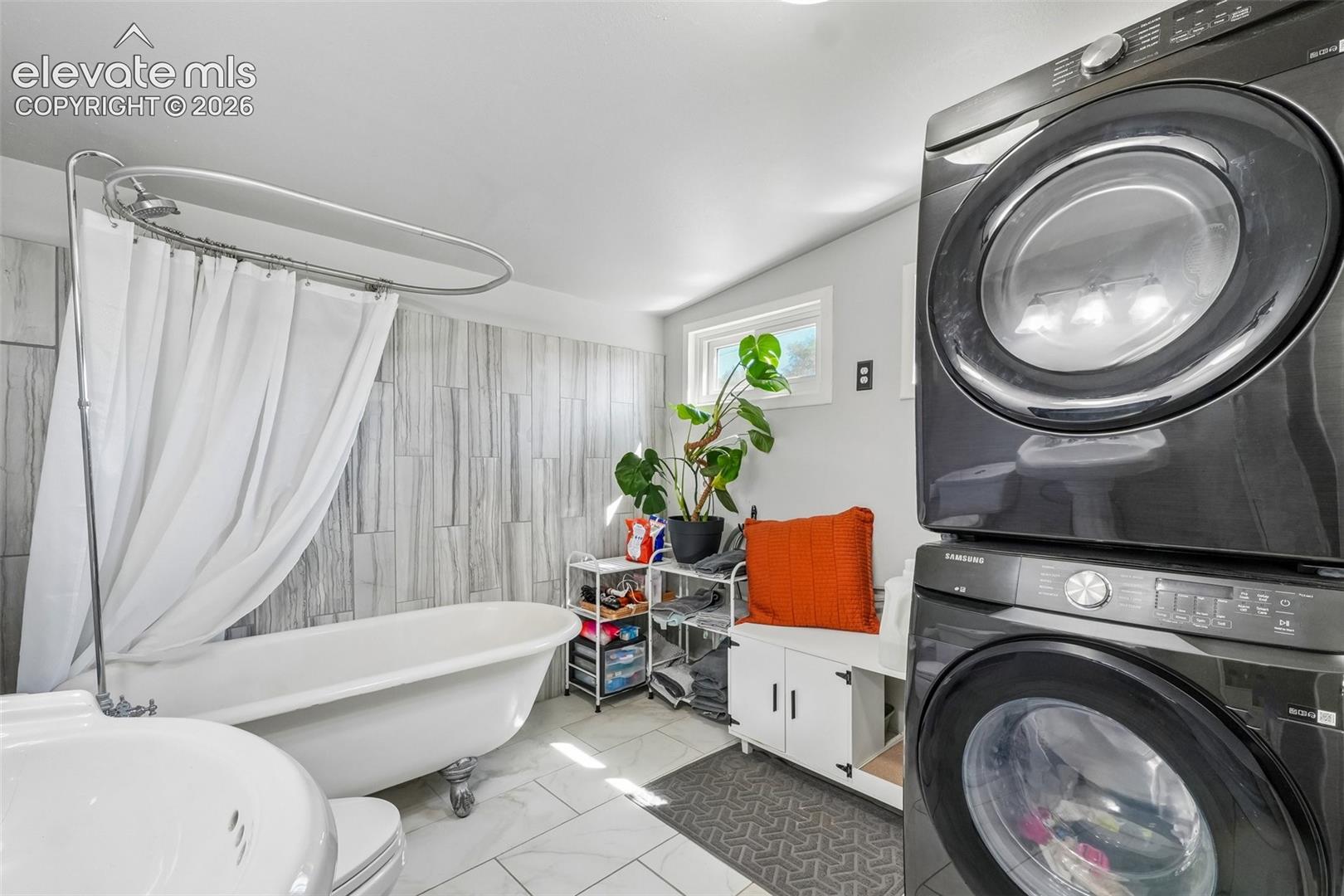 Full bathroom plus laundry off bedroom 3