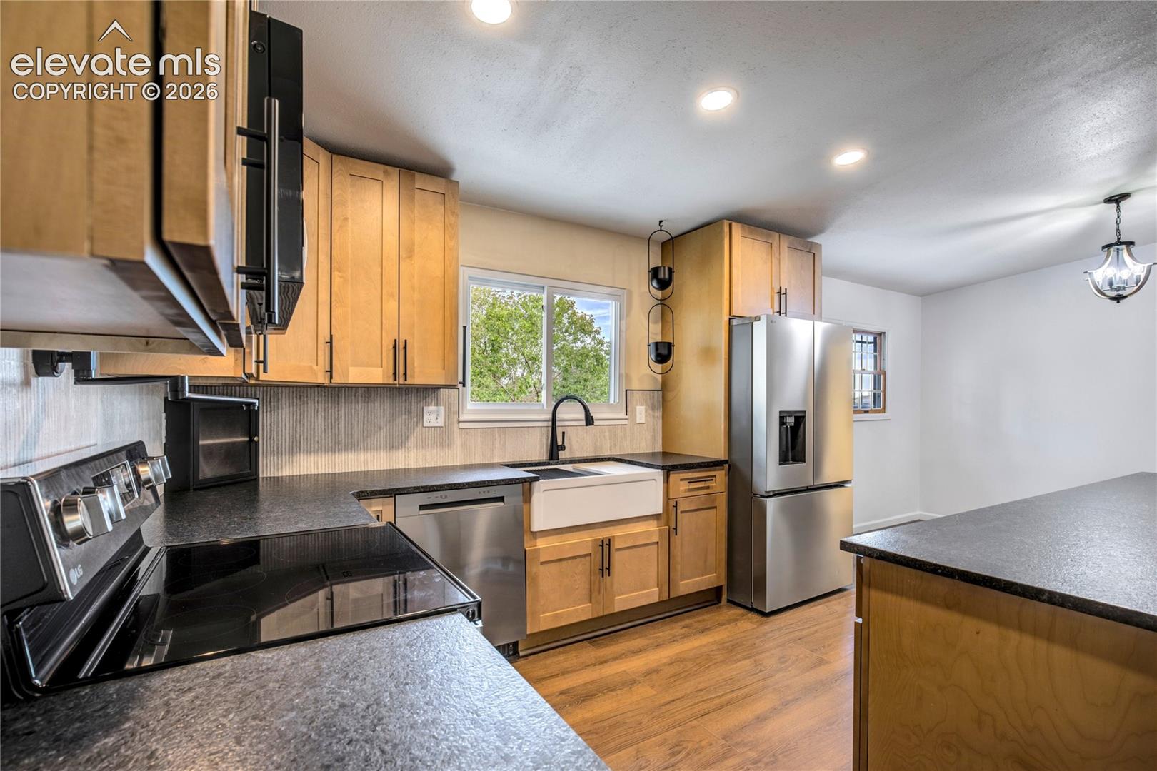 Photo 10 of 609 Crestridge Avenue, Colorado Springs