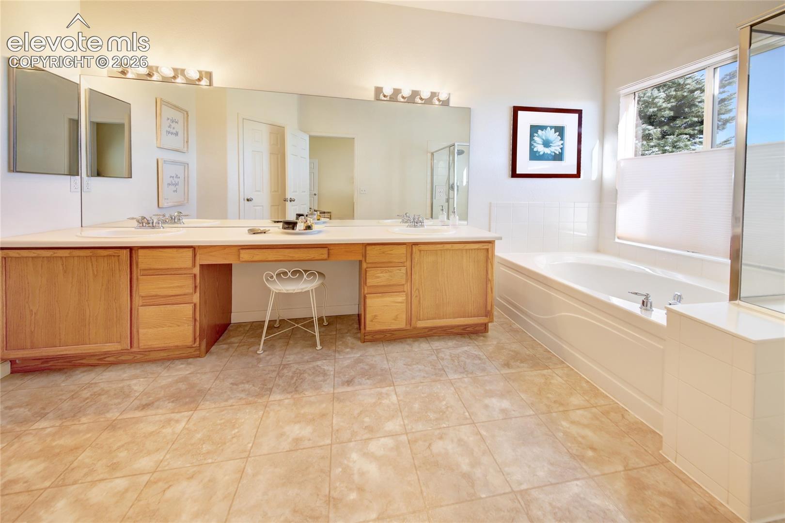 Master bathroom dual vanilty