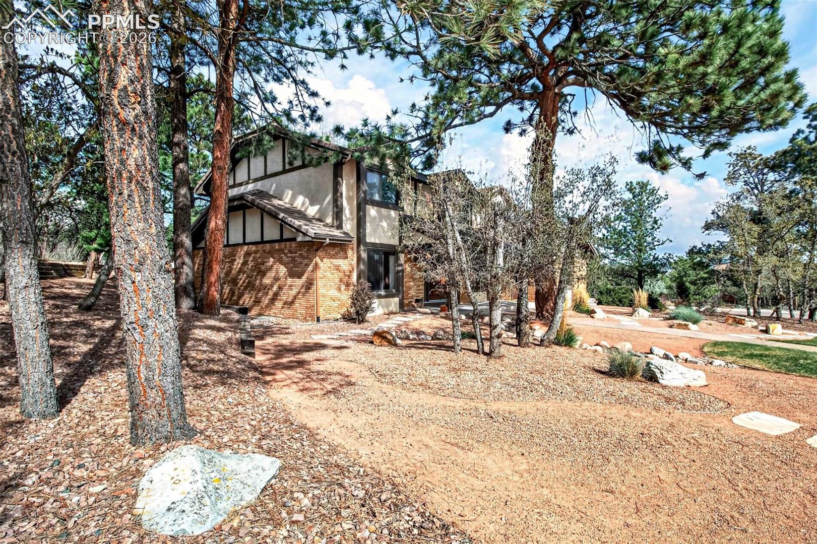 1055 Point Of The Pines Dr, Colorado Springs, CO 80919