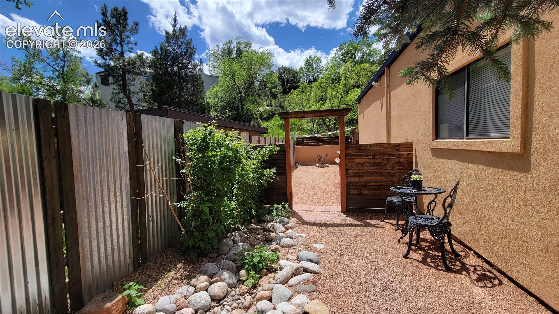 207 Beckers Ln, Manitou Springs, CO 80829