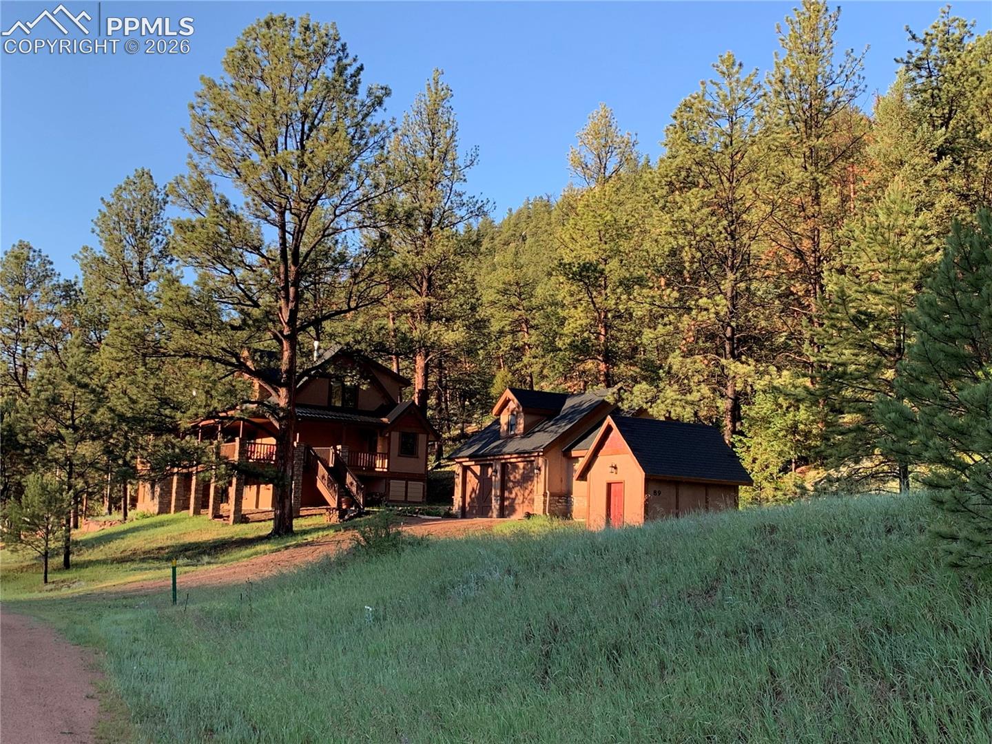 This is a dream location to enjoy every moment of the day. 