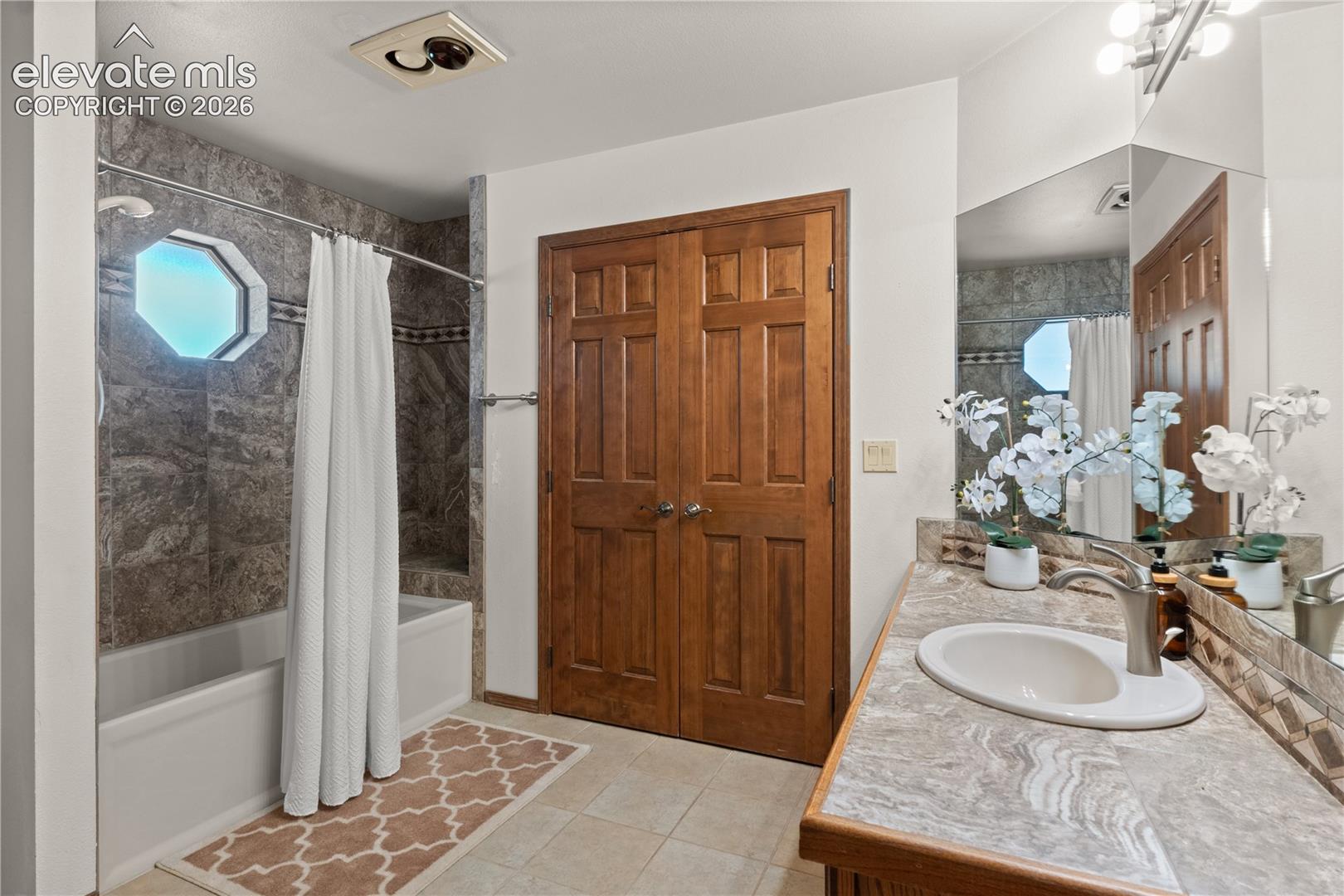 Main level full bathroom