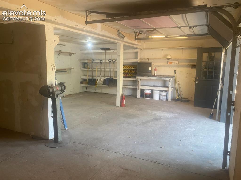 Garage/shop
