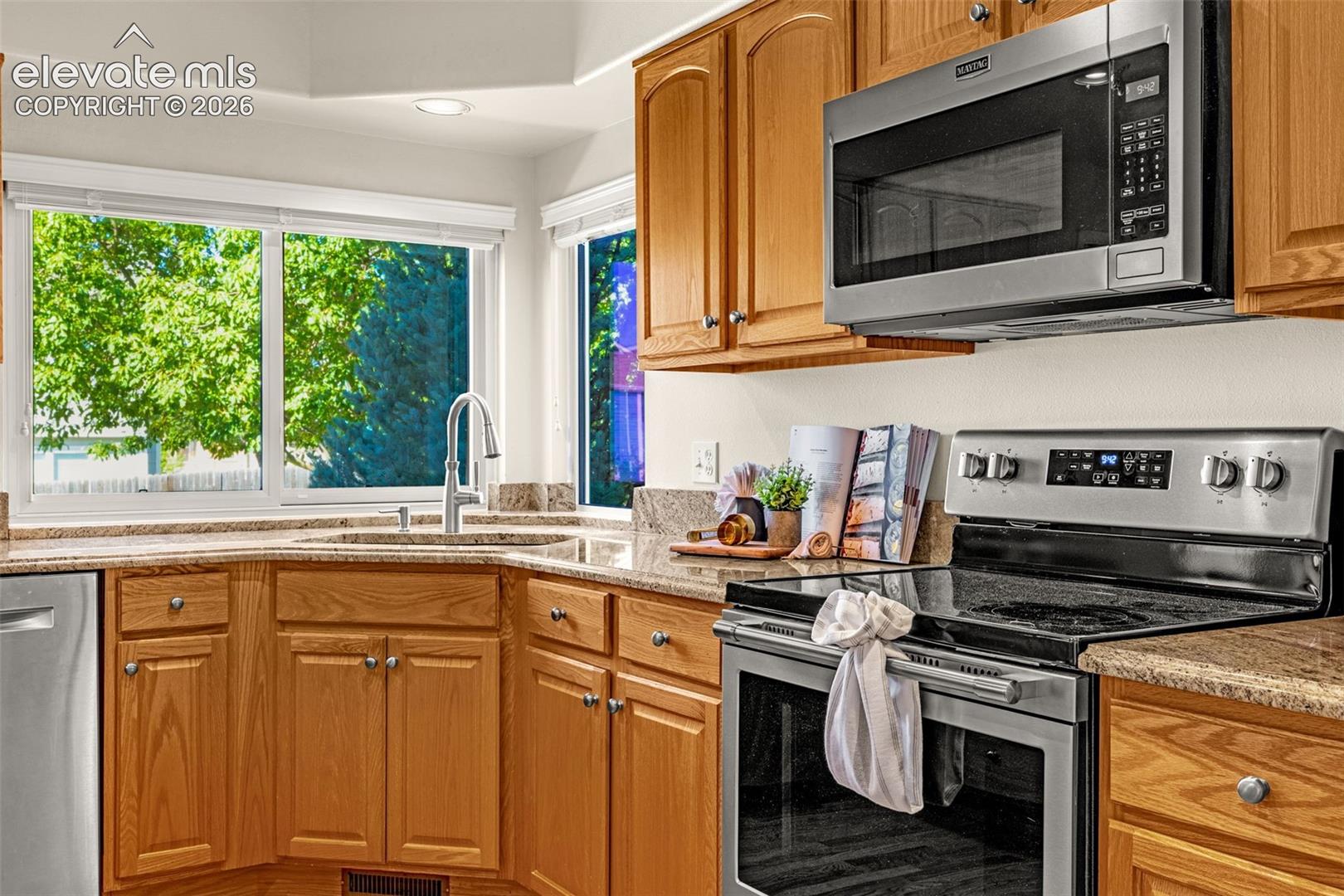 Bright & cheerful with corner windows