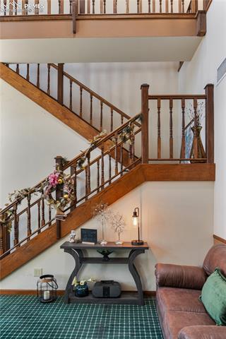 Living room with a towering ceiling