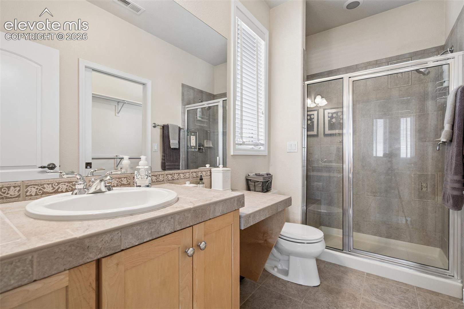 Upper Ensuite Bathroom
