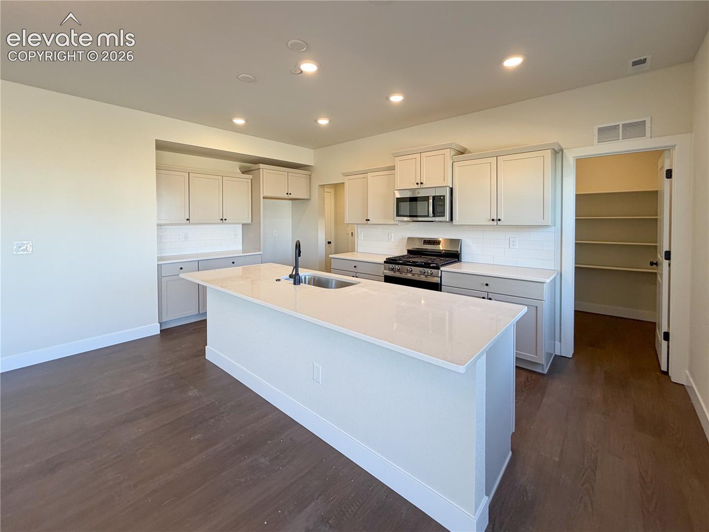 Photo 6 of 8206 Lemon Grass Road, Peyton